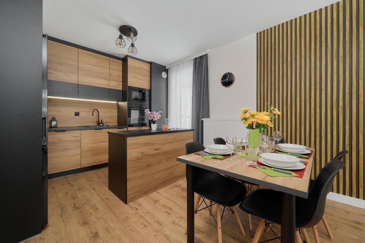 Apartment With 2 Bedrooms & Parking Wroclaw By Noclegi Renters Extérieur photo